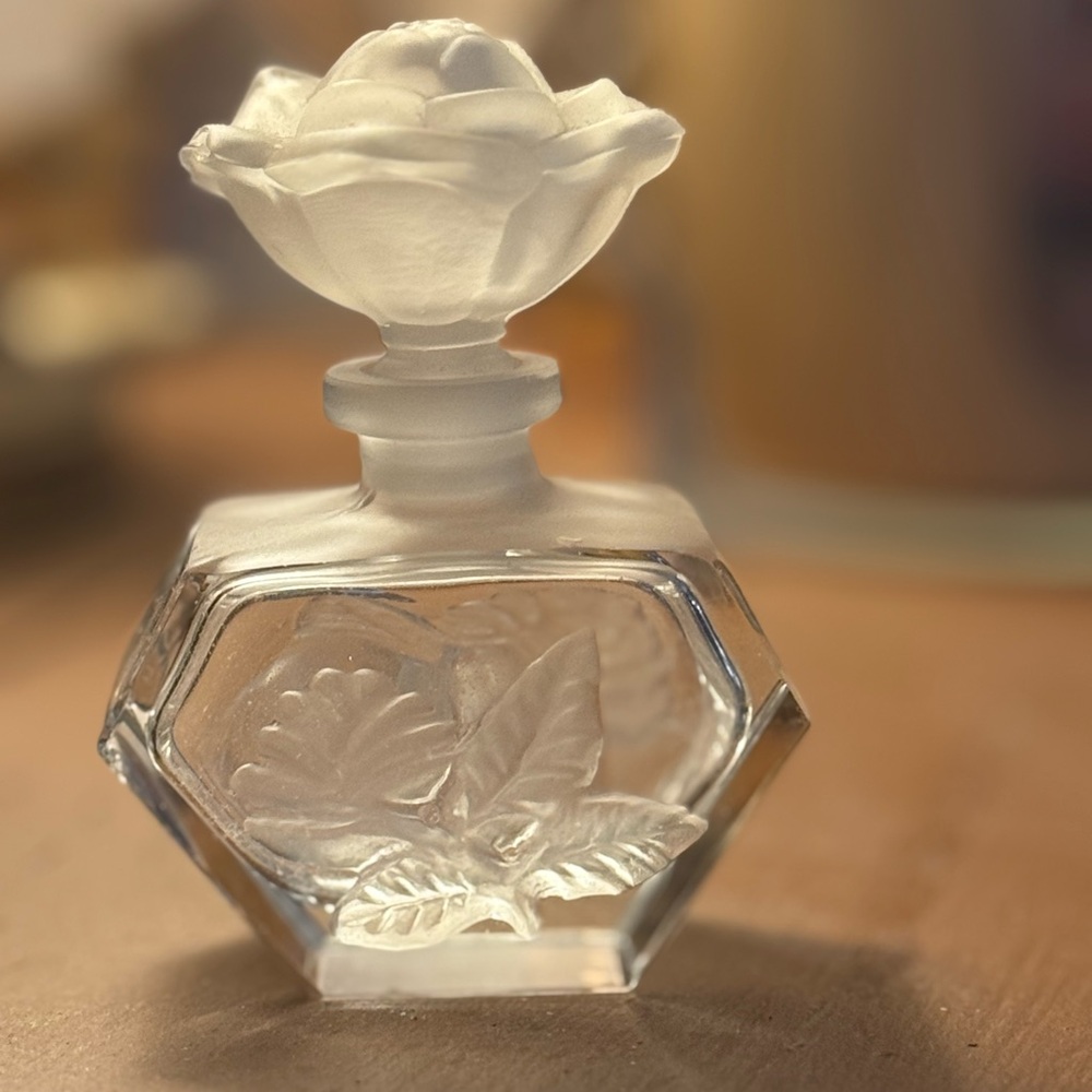 Etched Perfume Bottle W/Frosted Rose Stopper